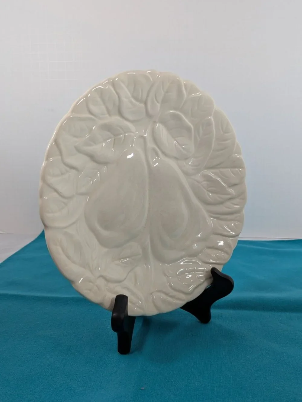 Bas Relief 8 inch Fruit Plate Cream Color Pears and Leaves - Picture 2 of 6